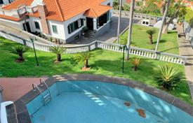 Высококачественная вилла с бассейном, садом и гостевым домом в живописном районе, рядом с центром Фуншала, Португалия за 1 750 000 €
