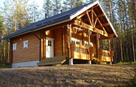 Двухэтажный деревянный дом с сауной на берегу озера, Порвоо, Финляндия. Цена по запросу