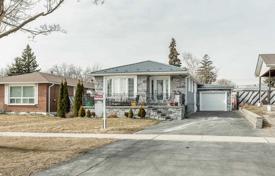 Дом в городе в Этобико, Торонто, Онтарио,  Канада за C$1 155 000