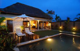 Традиционная вилла класса люкс с бассейном в комфортабельной резиденции с рестораном и парковкой, Семиньяк, Бали, Индонезия за 2 240 € в неделю