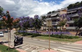 Трехкомнатные апартаменты с террасой и парковочным местом в резиденции с бассейном, в престижном районе, Льорет‑де-Мар, Испания за 247 000 €