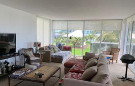 Меблированные апартаменты с видом на океан в резиденции на первой линии от пляжа, Бал Харбор, Флорида, США за $1 375 000
