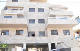 Уютные апартаменты с террасой и небольшим участком в светлой резиденции с бассейном, Нетания, Израиль за $647 000