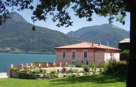 Элегантная вилла с причалом на озере Комо, Пьянелло-дель-Ларио, Ломбардия, Италия за 10 300 € в неделю