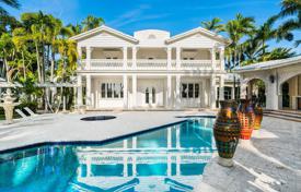Просторная вилла с большим участком, бассейном, гаражом, террасой и видом на залив, Майами-Бич, США за 29 830 000 €