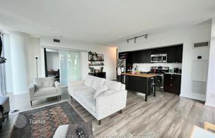 5-комнатная квартира в Квинсвей за C$1 006 000