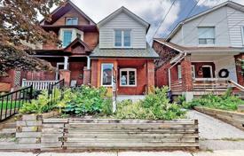 Дом в городе в Восточном Йорке, Торонто, Онтарио,  Канада за C$1 037 000
