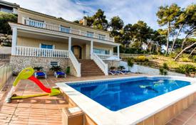 Вилла с садом, бассейном и гаражом, 400 метров от пляжа, Бланес, Жирона, Испания за 3 300 € в неделю