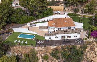 4-комнатная вилла 452 м² в Кальпе за 899 000 €