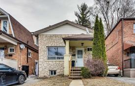 Дом в городе в Восточном Йорке, Торонто, Онтарио,  Канада за C$1 208 000