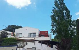 Таун-хауз с бассейном в элитном местечке на побережье Барселоны, Сант Поль де Мар! за 400 000 €
