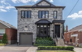 Дом в городе в Восточном Йорке, Торонто, Онтарио,  Канада за C$1 967 000