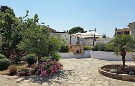 Продается потрясающая вилла с 4 спальнями и собственным бассейном на огромном участке в деревне Тала — Пафос за 825 000 €