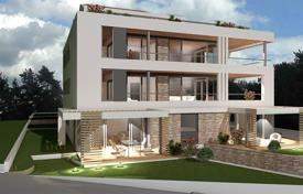 Квартира с садом и террасой в новой резиденции с видом на море, Ровинь, Хорватия за 498 000 €