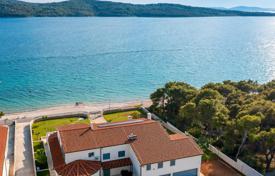 Вилла с оздоровительным центром и игровыми площадками, рядом с морем, Шибеник, Хорватия за 5 300 000 €