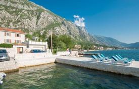 Уютный коттедж с террасой, пирсом и видом на море, на первой линии от пляжа, Котор, Грбаль, Черногория за 1 500 000 €