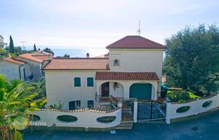 14-комнатная вилла 310 м² в Лигурии за 975 000 €