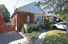 Дом в городе в Восточном Йорке, Торонто, Онтарио,  Канада за C$1 268 000