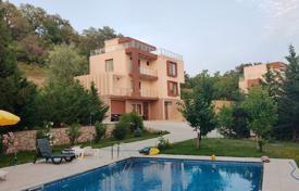 Меблированная вилла в резиденции с бассейном, Добра Вода, Черногория за 560 000 €