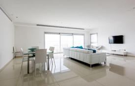 Четырехкомнатная квартира с террасой и видом на море в Нетании, Израиль за $1 555 000