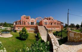 Трехэтажная вилла с бассейном и садом в 100 метрах от пляжа, Дассия, Греция. Цена по запросу