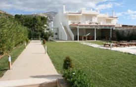 Вилла с видом на море, бассейном и большим садом рядом с пляжем, Саронида, Греция за 5 000 € в неделю