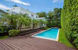 Комфортабельная вилла с частным садом, бассейном и террасой, Майами-Бич, США за $2 990 000