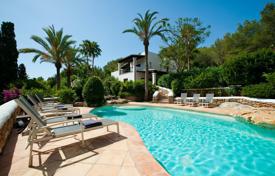Традиционная отремонтированная вилла с садами и бассейном, Санта-Эулалия, Испания за 6 100 € в неделю