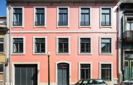 Новые апартаменты с балконом в отреставрированном историческом доме с красивым садом, Порту, Португалия за 260 000 €