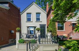 Дом в городе в Олд Торонто, Торонто, Онтарио,  Канада за C$1 674 000