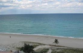 Меблированная квартира с видом на океан в резиденции на первой линии от пляжа, Санни Айлс Бич, Флорида, США за $1 062 000