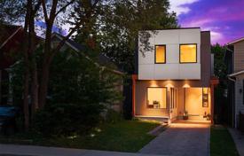 Дом в городе в Восточном Йорке, Торонто, Онтарио,  Канада за C$2 063 000
