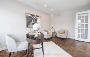 8-комнатный дом в Норт-Йорке за C$2 218 000