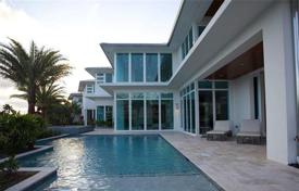 Просторная вилла с задним двором, бассейном, террасой и тремя гаражами, Форт-Лодердейл, США за $9 995 000