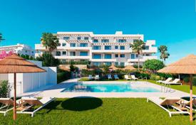 Четырехкомнатные апартаменты в 300 метрах от пляжа, Михас, Испания за 372 000 €
