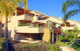 Современные апартаменты с парковкой и террасой в жилом комплексе с бассейном и садом, Марбелья, Испания за 410 000 €
