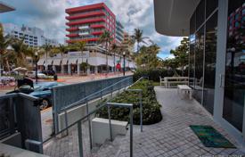 Комфортабельные апартаменты с частным садом и террасой в жилом комплексе с бассейном и фитнес-центром, Майами-Бич, США за 2 041 000 €