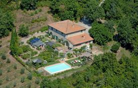 Старинное поместье с бассейном и оливковой рощей в Гайоле-ин-Кьянти, Тоскана, Италия за 1 390 000 €