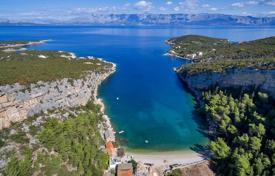 Земельный участок на первой линии у моря, Хвар, Хорватия за 250 000 €