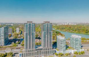 5-комнатная квартира в Лейк Шор Бульвар Запад за C$1 095 000