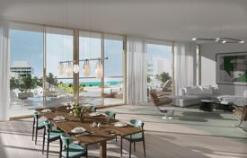 Эксклюзивный пентхаус с большой террасой, отдельным входом и видом на океан в резиденции с бассейном и джакузи на крыше, Майами-Бич, США за 6 182 000 €