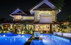 Дом в городе в Джомтьене, Паттайя, Чонбури,  Таиланд за $3 540 в неделю