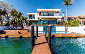 Современная вилла с задним двором, бассейном, зоной отдыха, террасой и гаражом, Майами, США за $7 850 000