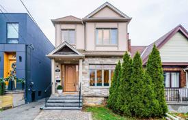 Дом в городе в Восточном Йорке, Торонто, Онтарио,  Канада за C$2 287 000