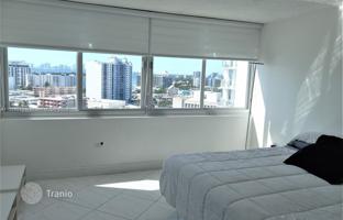 2-комнатная квартира в кондо 135 м² в Коллинз-авеню за $829 000