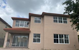 5-комнатный дом 392 м² в Дорале за $950 000