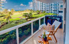 Светлые апартаменты с видом на океан в резиденции на первой линии от пляжа, Бал Харбор, Флорида, США за $779 000