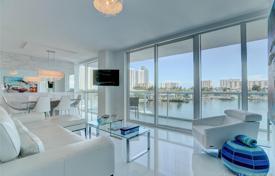 Светлые апартаменты с видом на океан в резиденции на первой линии от пляжа, Санни Айлс Бич, Флорида, США за $799 000