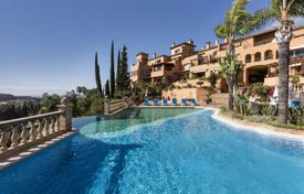 Двухуровневый пентхаус с террасой в закрытой резиденции с бассейном, садом и теннисным кортом, рядом с полем для гольфа, Нуэва Андалусия за 1 375 000 €