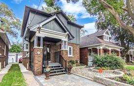 Дом в городе в Восточном Йорке, Торонто, Онтарио,  Канада за C$2 488 000
